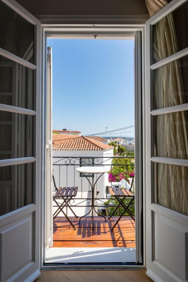 Guesthouse Niriides Spetses Town Exterior photo